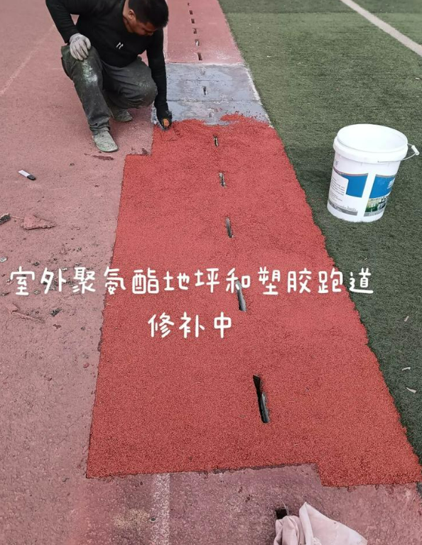 昌吉球场地面翻新维修，核心是先诊断破损